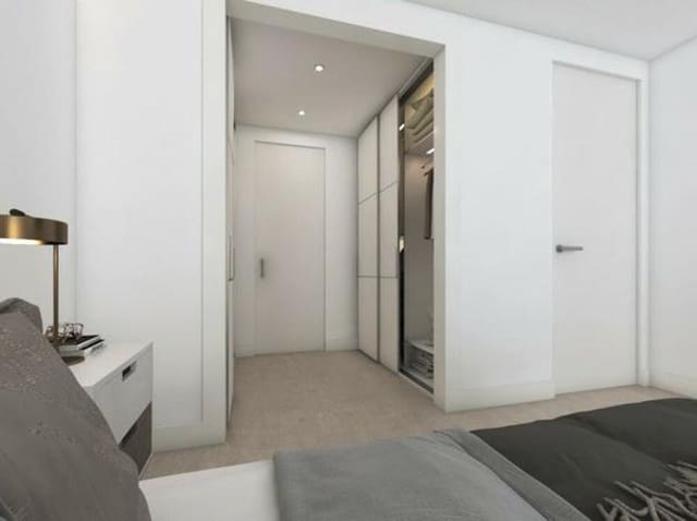 4 Zimmer Villa zu verkaufen in La Duquesa / Puerto de la Duquesa, Manilva - 960.000 € (Ref: 9470114)