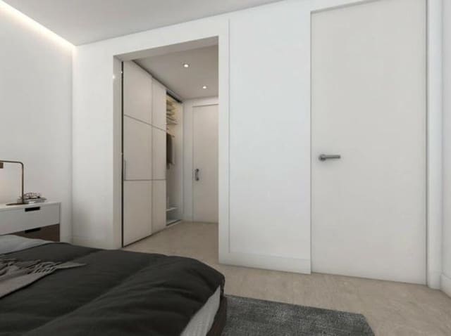 4 Zimmer Villa zu verkaufen in La Duquesa / Puerto de la Duquesa, Manilva - 960.000 € (Ref: 9470114)