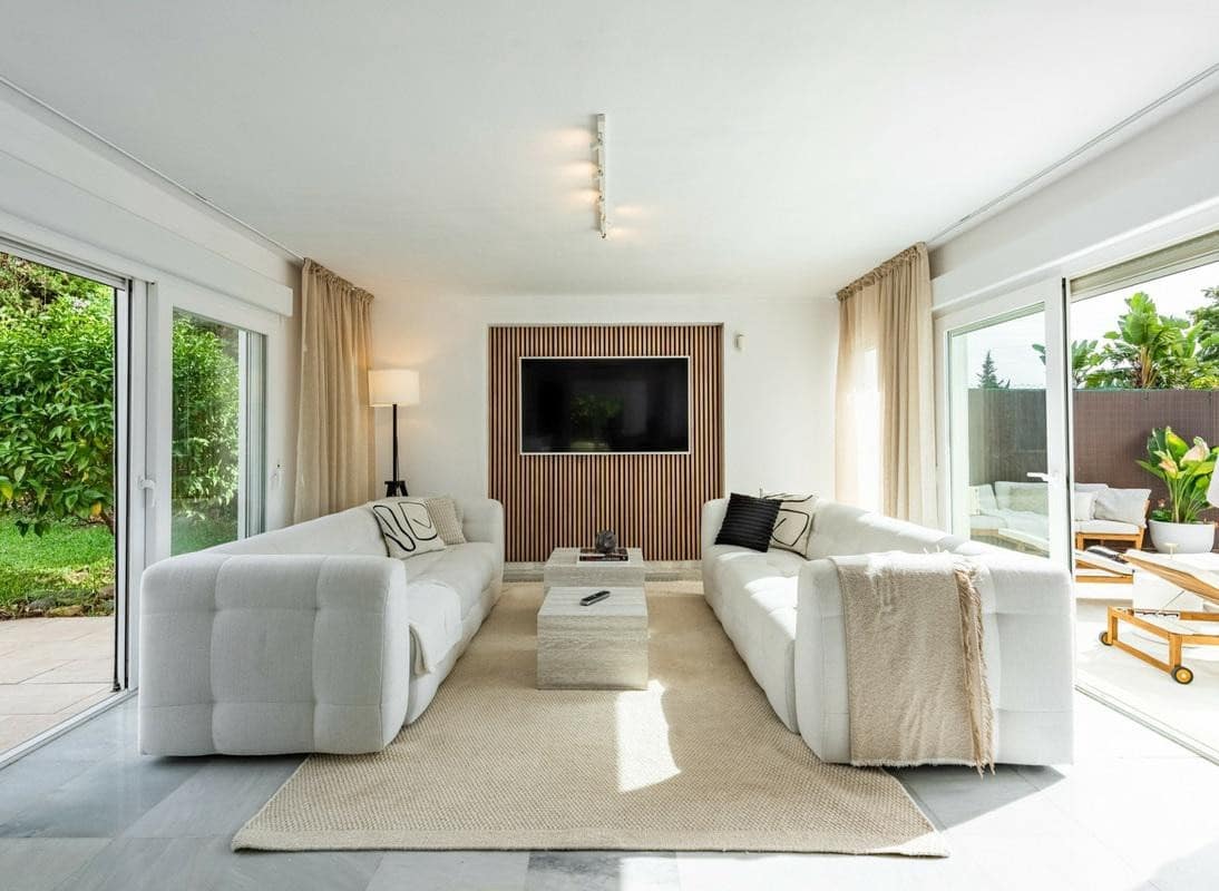 3 soverom Villa til salgs i Nueva Andalucia med svømmebasseng garasje - € 999 000 (Ref: 9470115)