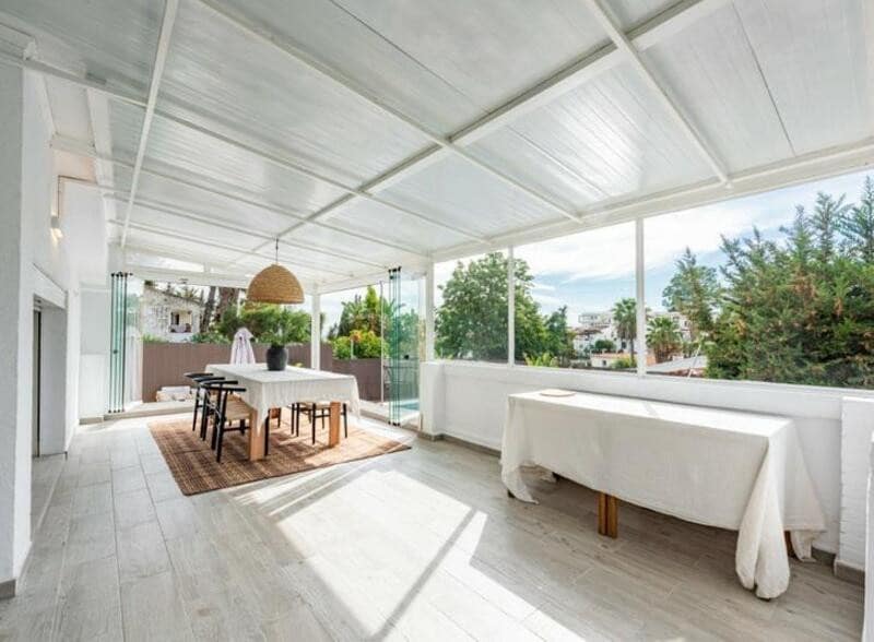 3 soverom Villa til salgs i Nueva Andalucia med svømmebasseng garasje - € 999 000 (Ref: 9470115)