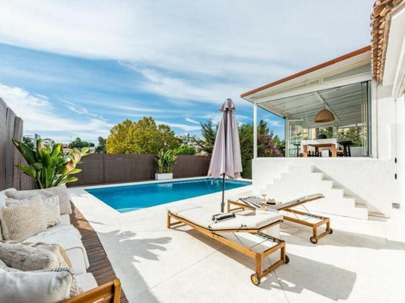 3 soverom Villa til salgs i Nueva Andalucia med svømmebasseng garasje - € 999 000 (Ref: 9470115)