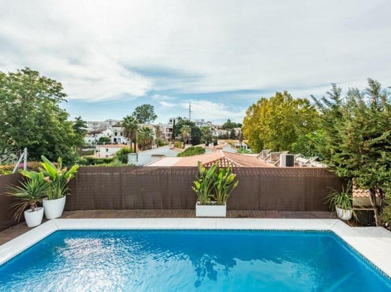 3 soverom Villa til salgs i Nueva Andalucia med svømmebasseng garasje - € 999 000 (Ref: 9470115)