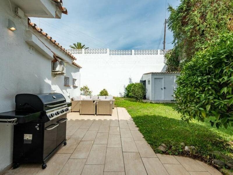 3 soverom Villa til salgs i Nueva Andalucia med svømmebasseng garasje - € 999 000 (Ref: 9470115)