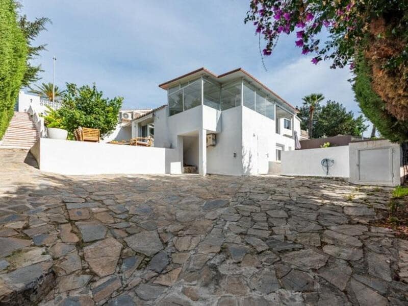 3 soverom Villa til salgs i Nueva Andalucia med svømmebasseng garasje - € 999 000 (Ref: 9470115)