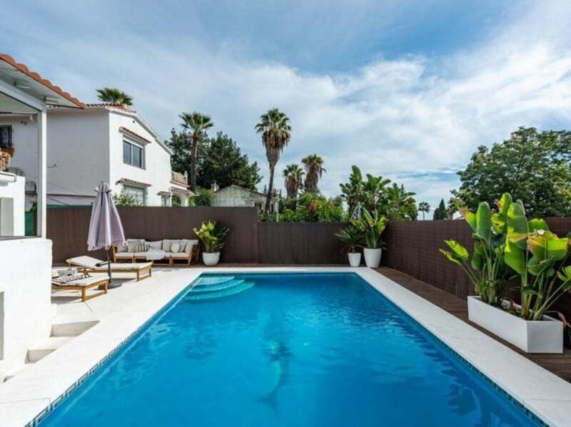 3 soverom Villa til salgs i Nueva Andalucia med svømmebasseng garasje - € 999 000 (Ref: 9470115)