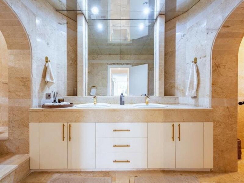 3 soverom Villa til salgs i Nueva Andalucia med svømmebasseng garasje - € 999 000 (Ref: 9470115)