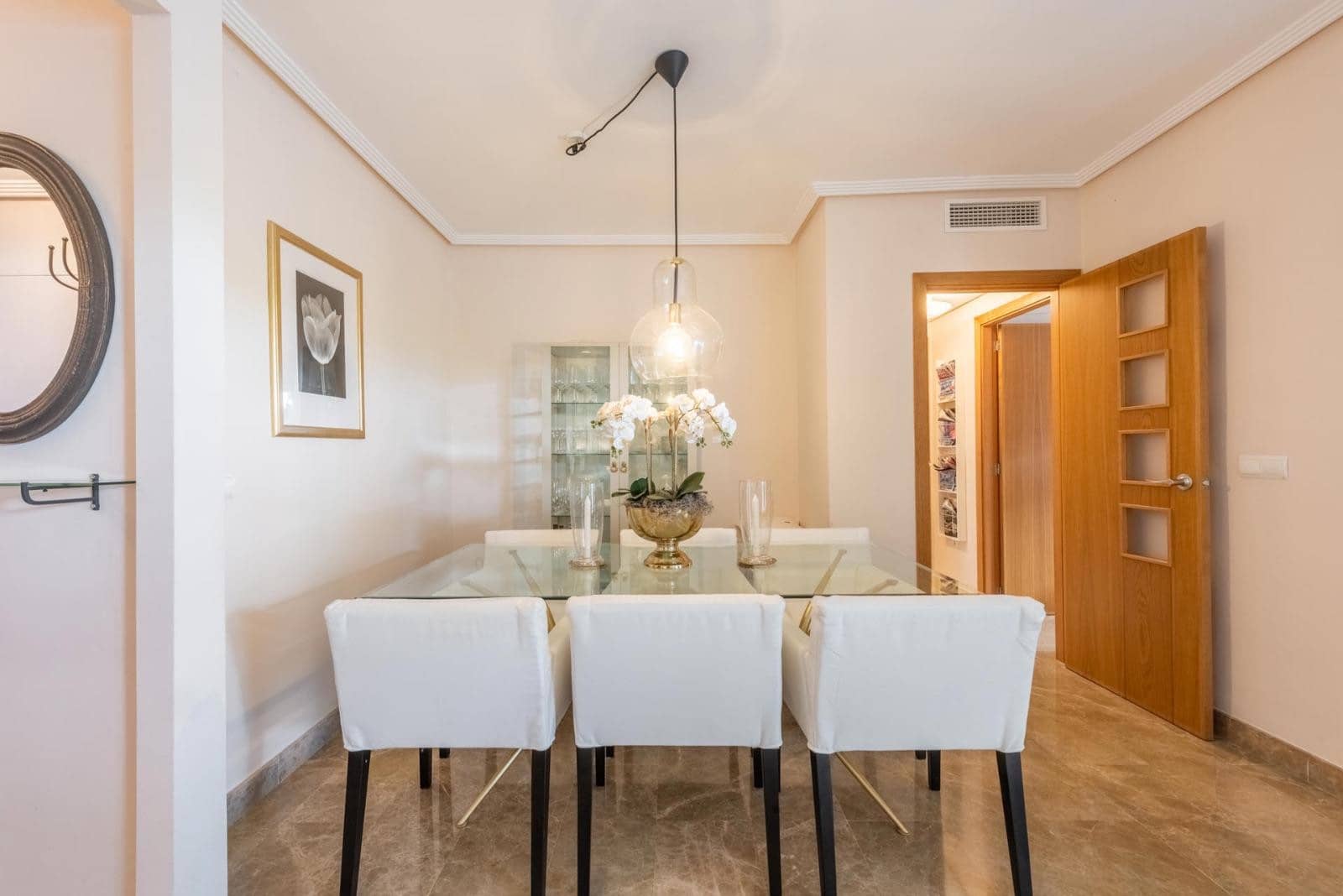 Apartamento de 2 habitaciones en New Golden Mile en alquiler con piscina garaje - 2.000 € (Ref: 9471882)