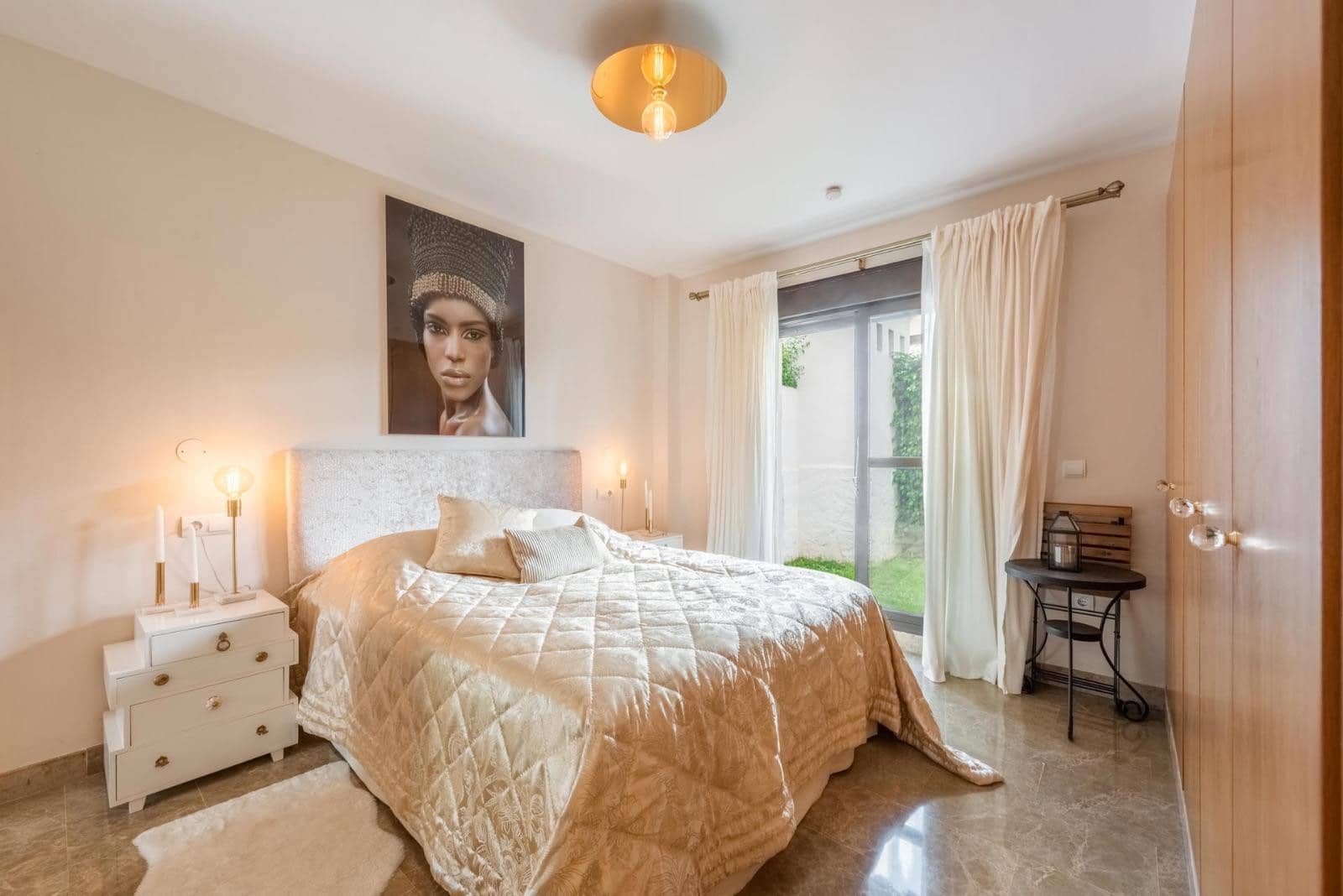 Apartamento de 2 habitaciones en New Golden Mile en alquiler con piscina garaje - 2.000 € (Ref: 9471882)