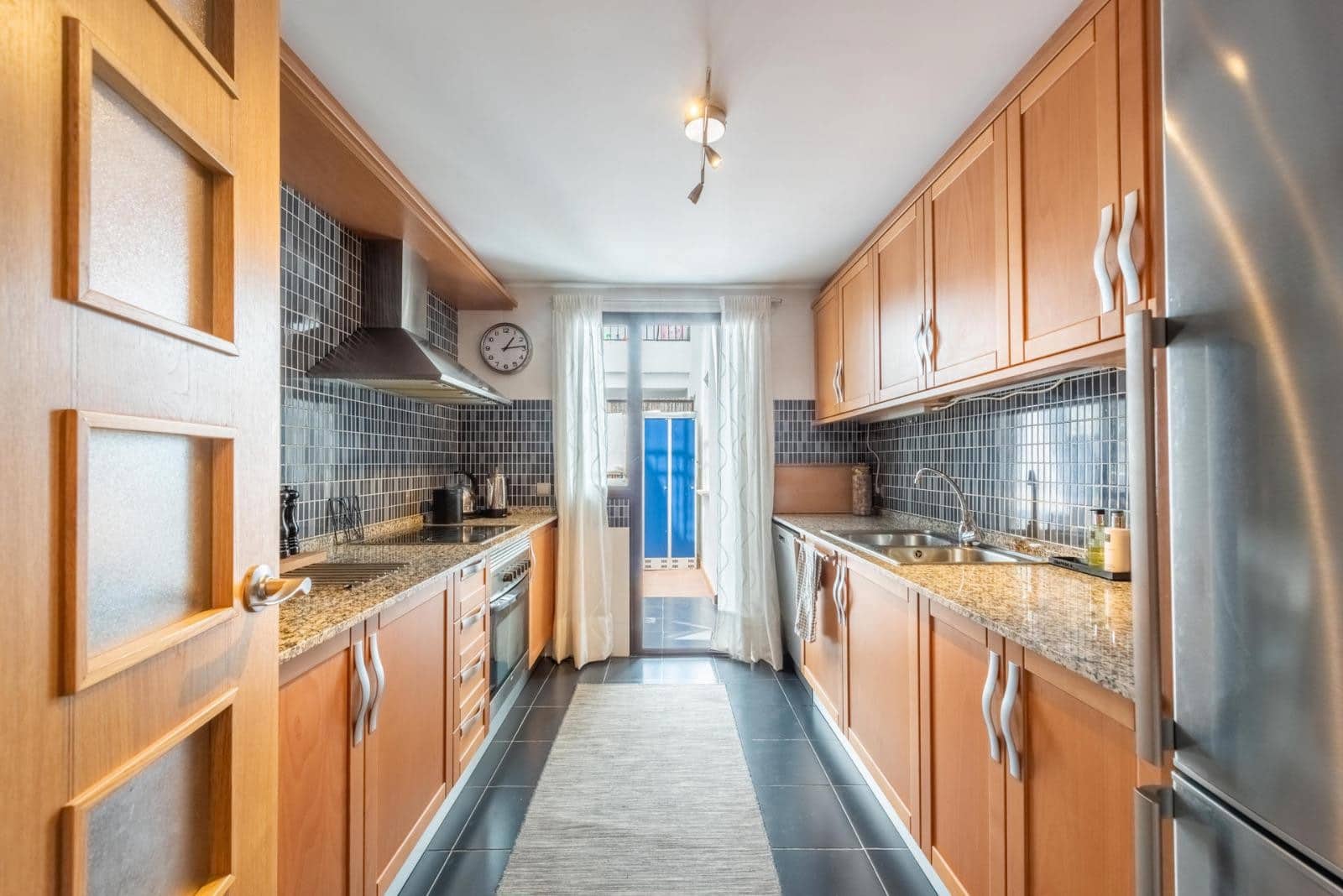 Apartamento de 2 habitaciones en New Golden Mile en alquiler con piscina garaje - 2.000 € (Ref: 9471882)