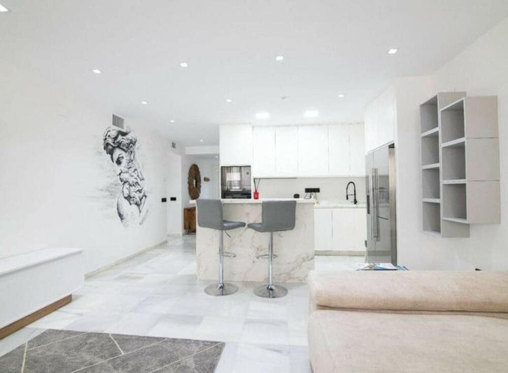 3 sypialnia Apartament na sprzedaż w Marbella z basenem garażem - 990 000 € (Ref: 9471883)