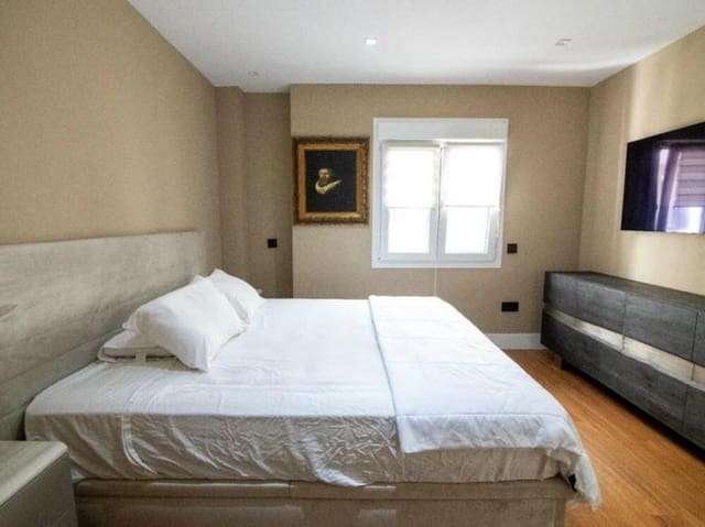 3 soveværelse Lejlighed til salg i Puerto Banus, Marbella med swimmingpool garage - € 990.000 (Ref: 9471883)