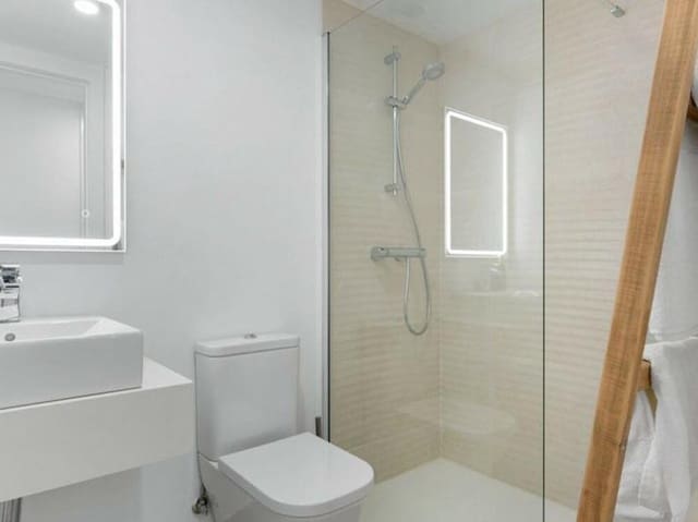 2 sypialnia Penthouse do wynajęcia w Buenas Noches, Estepona z basenem garażem - 2 000 € (Ref: 9471886)