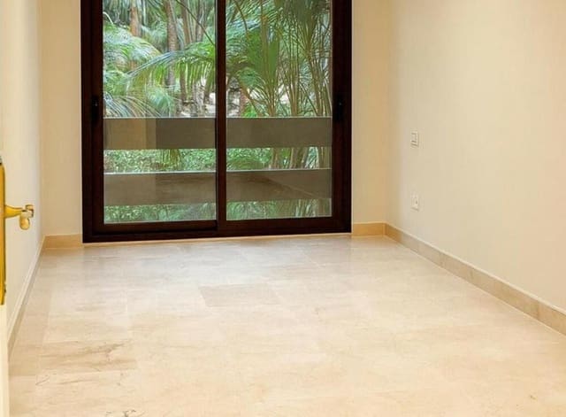 3 soverom Leilighet til salgs i La Dama de Noche - La Alzambra, Marbella med garasje - € 960 000 (Ref: 9471887)