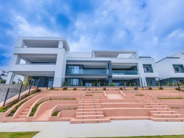 3 bedroom Apartment for rent in Saladillo-Benamara, Estepona - € 3,300 (Ref: 9471889)