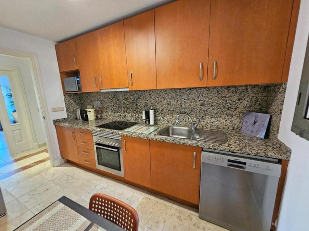 2 soverom Leilighet til leie i New Golden Mile med svømmebasseng garasje - € 2 500 (Ref: 9471890)