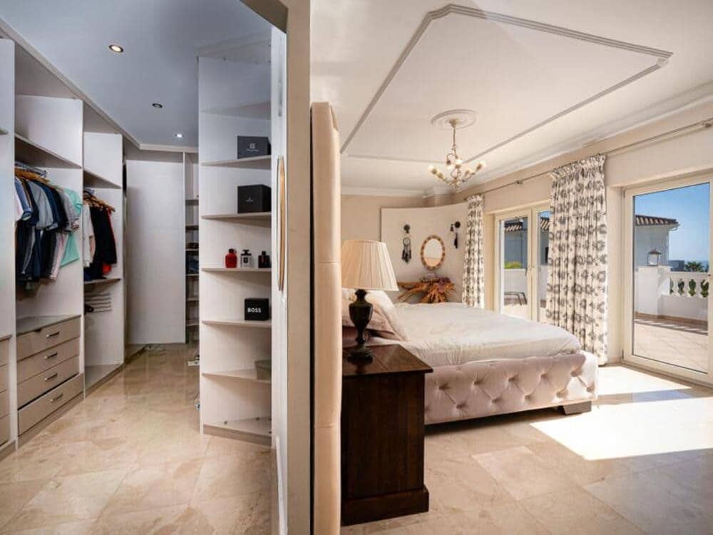 6 sypialnia Willa do wynajęcia w Estepona z basenem garażem - 12 000 € (Ref: 9473654)