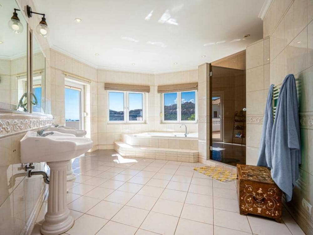 6 sypialnia Willa do wynajęcia w Estepona z basenem garażem - 12 000 € (Ref: 9473654)