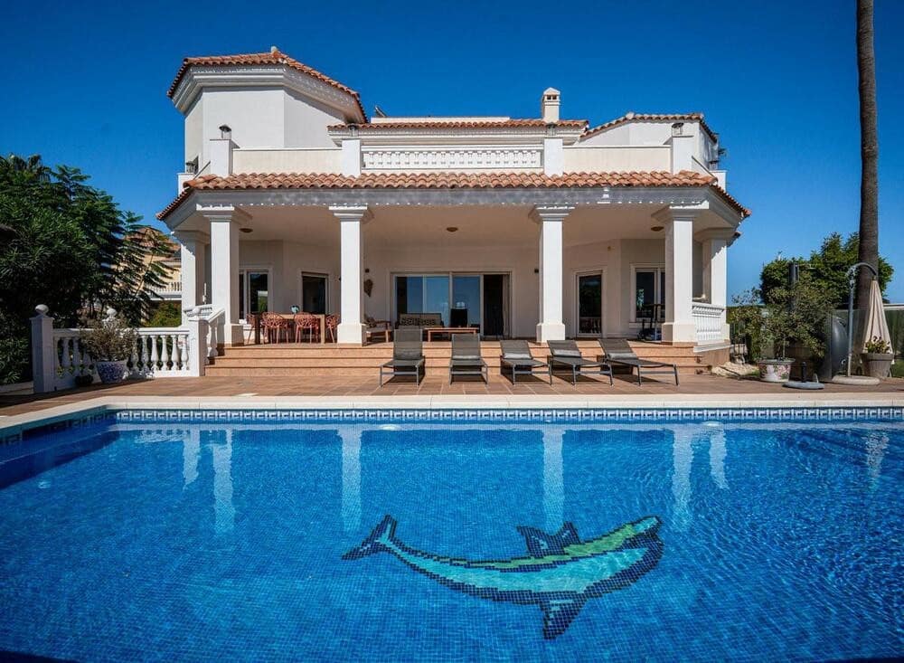 6 sypialnia Willa do wynajęcia w Estepona z basenem garażem - 12 000 € (Ref: 9473654)