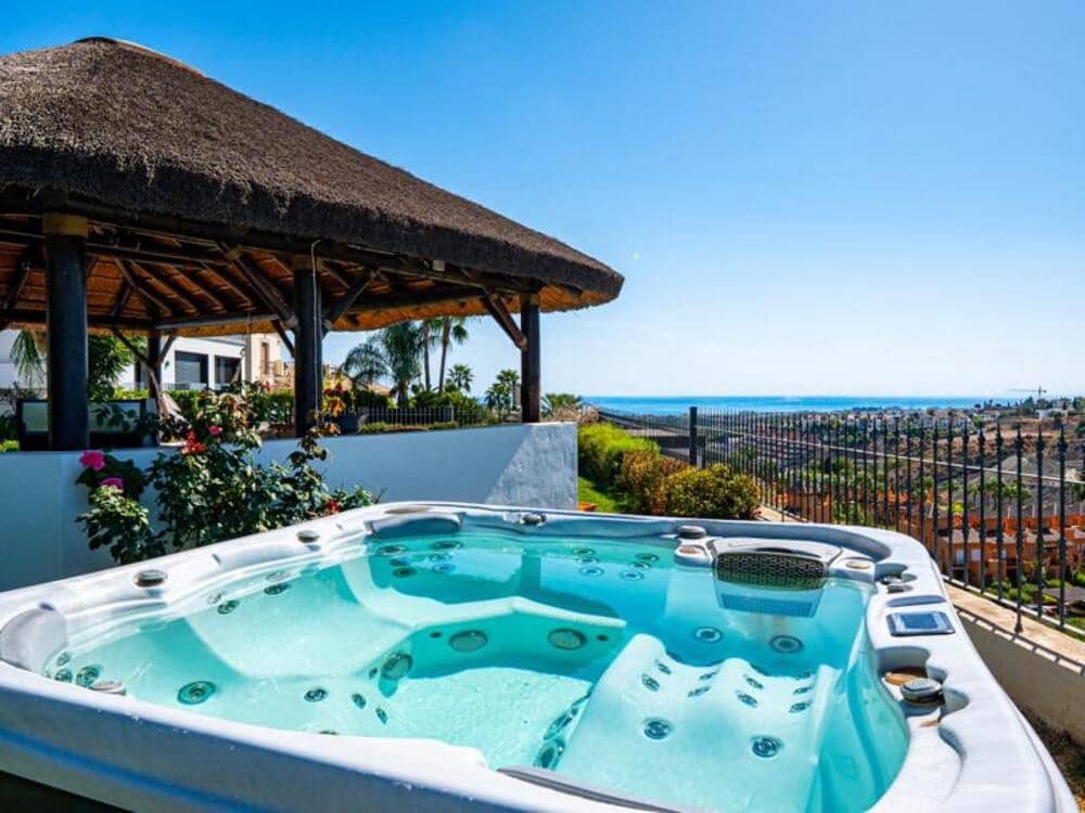 6 sypialnia Willa do wynajęcia w Estepona z basenem garażem - 12 000 € (Ref: 9473654)