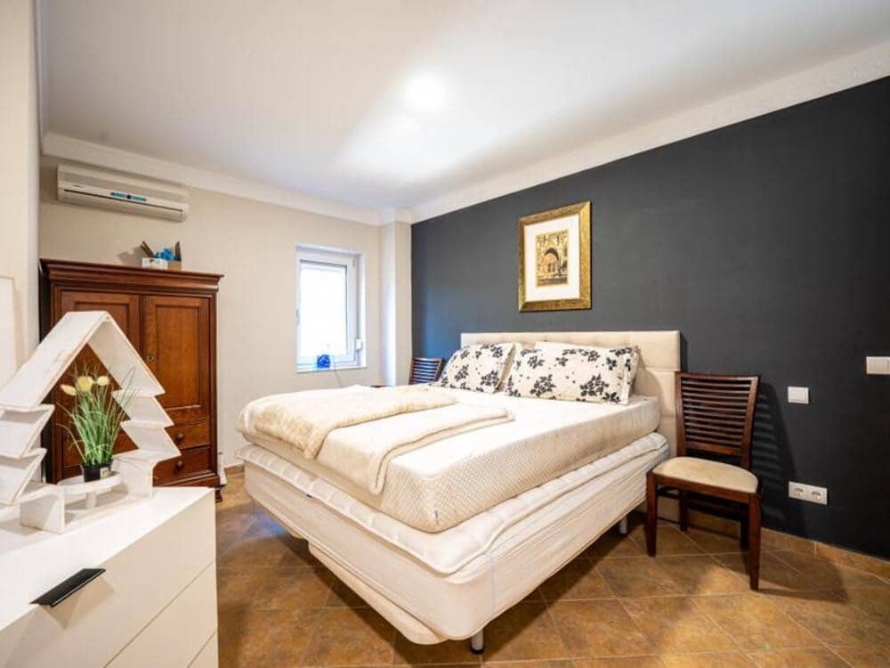 6 sypialnia Willa do wynajęcia w Estepona z basenem garażem - 12 000 € (Ref: 9473654)