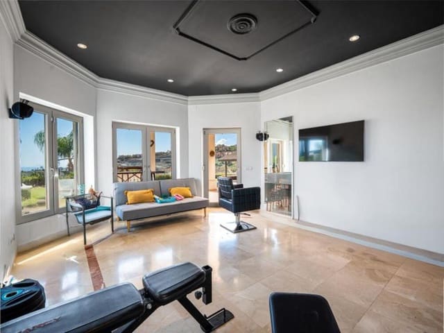 6 soveværelse Villa til leje i Nueva Atalaya, Estepona med swimmingpool garage - € 12.000 (Ref: 9473654)