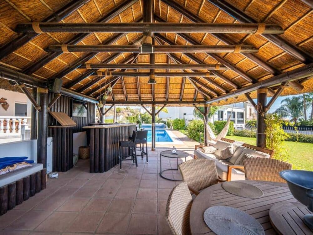 6 sypialnia Willa do wynajęcia w Estepona z basenem garażem - 12 000 € (Ref: 9473654)