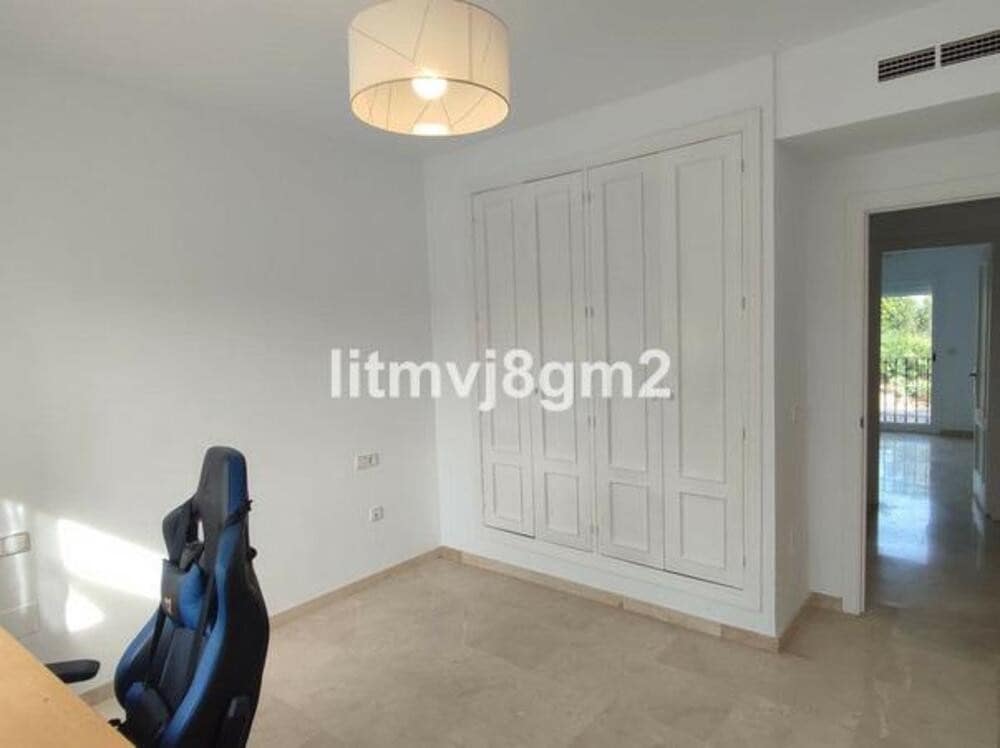 4 bedroom Townhouse for rent in Marbella with pool garage - € 3,800 (Ref: 9480823)