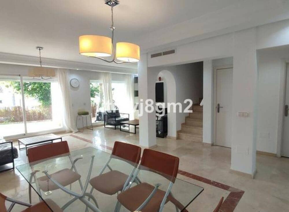 4 bedroom Townhouse for rent in Marbella with pool garage - € 3,800 (Ref: 9480823)