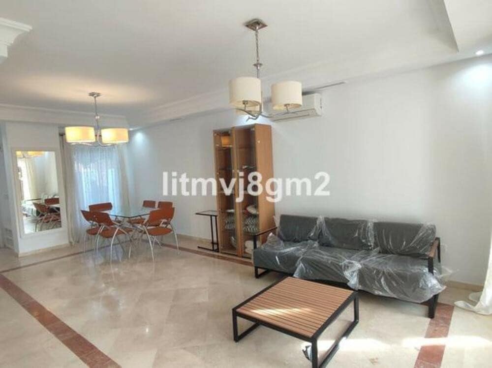 4 bedroom Townhouse for rent in Marbella with pool garage - € 3,800 (Ref: 9480823)