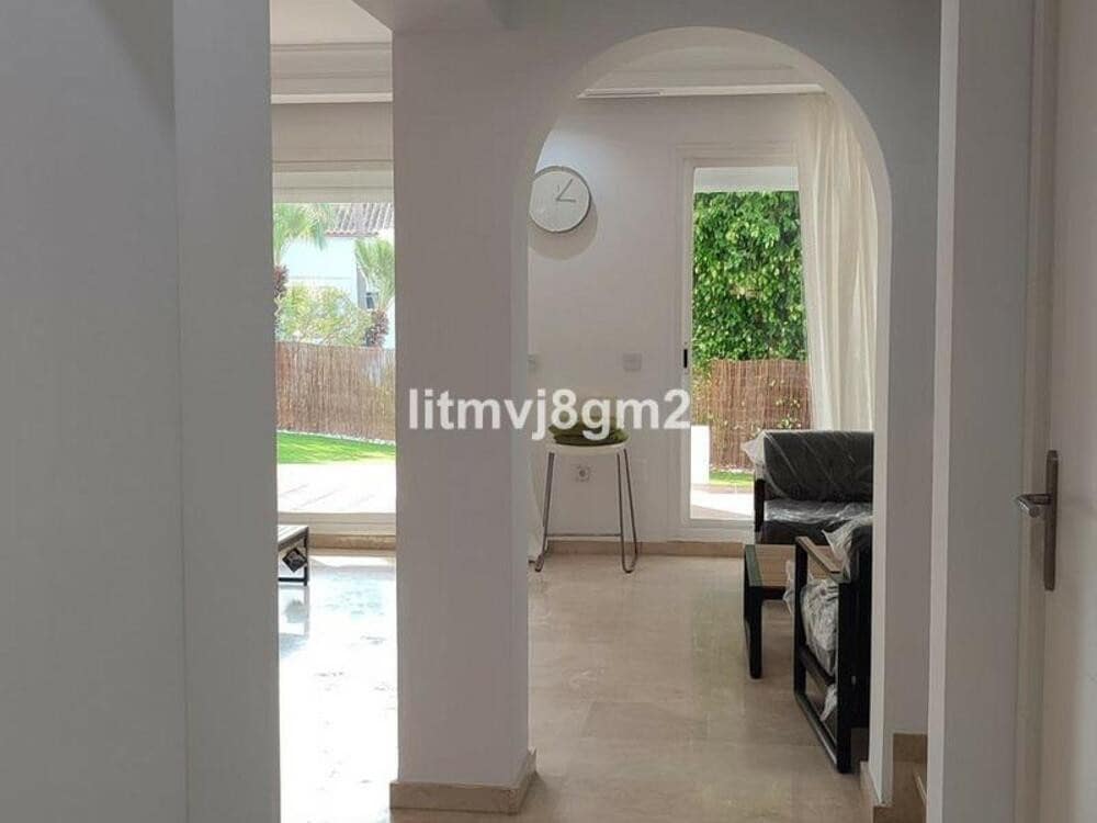 4 bedroom Townhouse for rent in Marbella with pool garage - € 3,800 (Ref: 9480823)