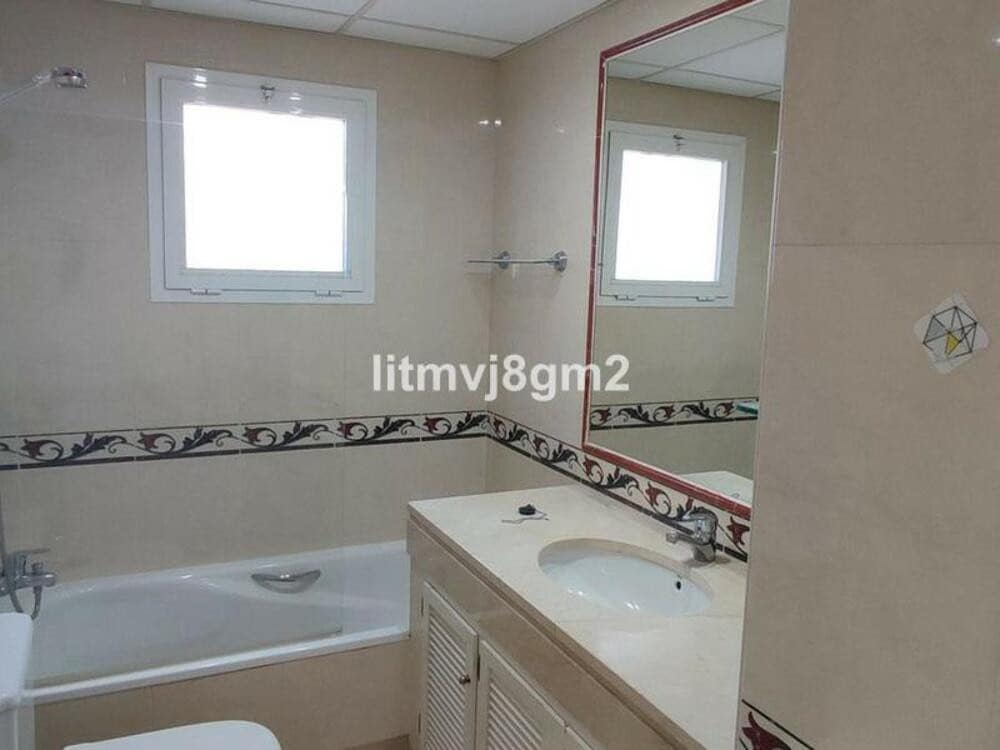 4 bedroom Townhouse for rent in Marbella with pool garage - € 3,800 (Ref: 9480823)