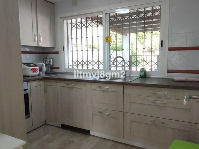 Casa de 4 habitaciones en Lomas De Marbella, Marbella en alquiler con piscina garaje - 3.800 € (Ref: 9480823)