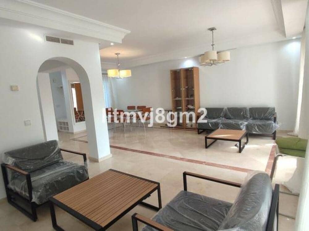 4 bedroom Townhouse for rent in Marbella with pool garage - € 3,800 (Ref: 9480823)