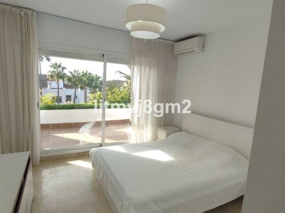 4 bedroom Townhouse for rent in Marbella with pool garage - € 3,800 (Ref: 9480823)