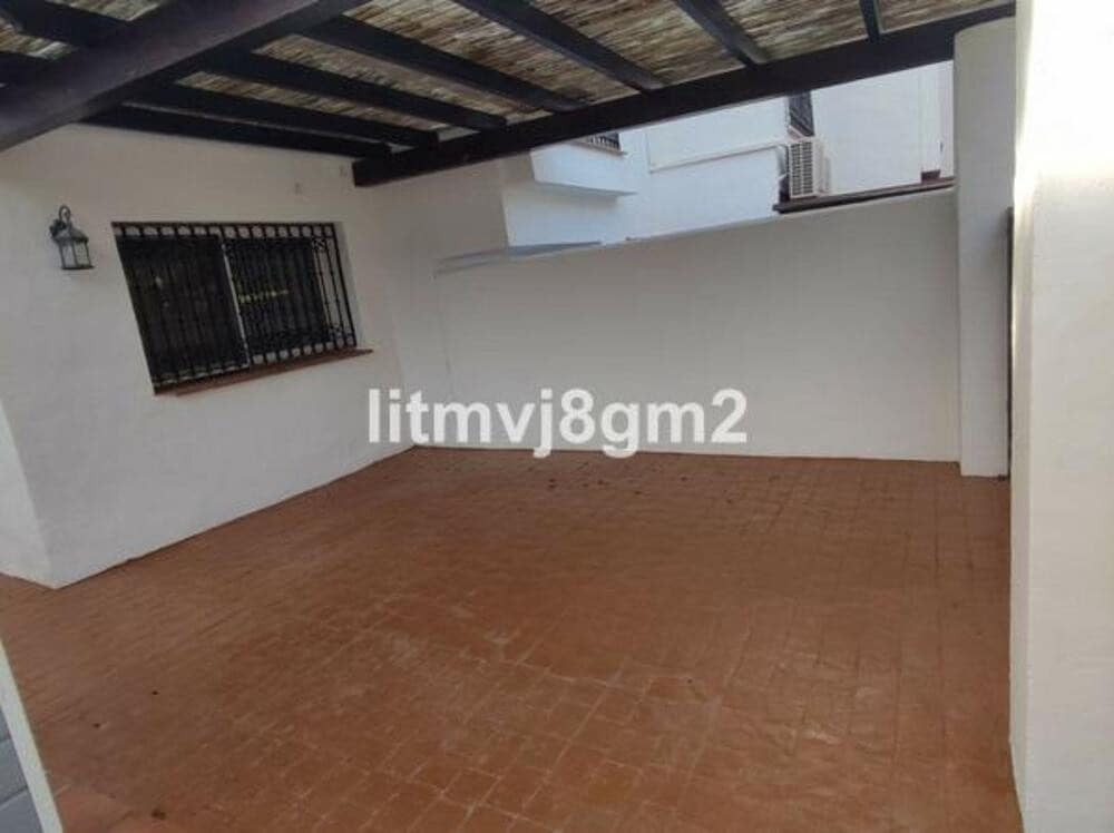 4 bedroom Townhouse for rent in Marbella with pool garage - € 3,800 (Ref: 9480823)
