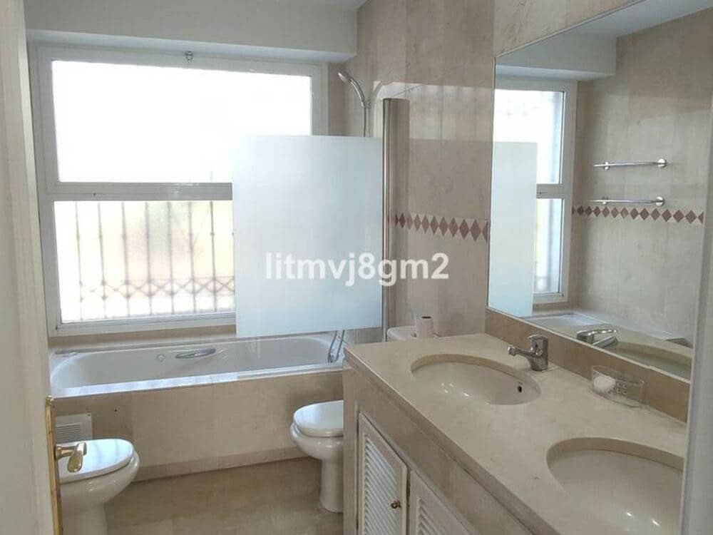 4 bedroom Townhouse for rent in Marbella with pool garage - € 3,800 (Ref: 9480823)