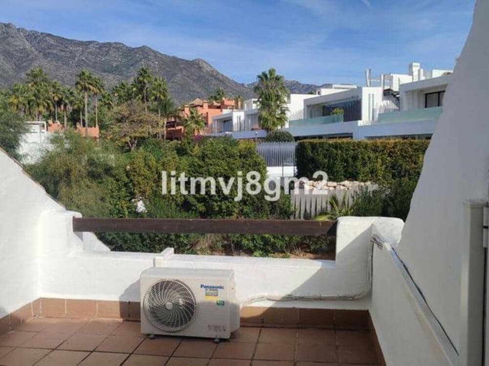 4 bedroom Townhouse for rent in Marbella with pool garage - € 3,800 (Ref: 9480823)