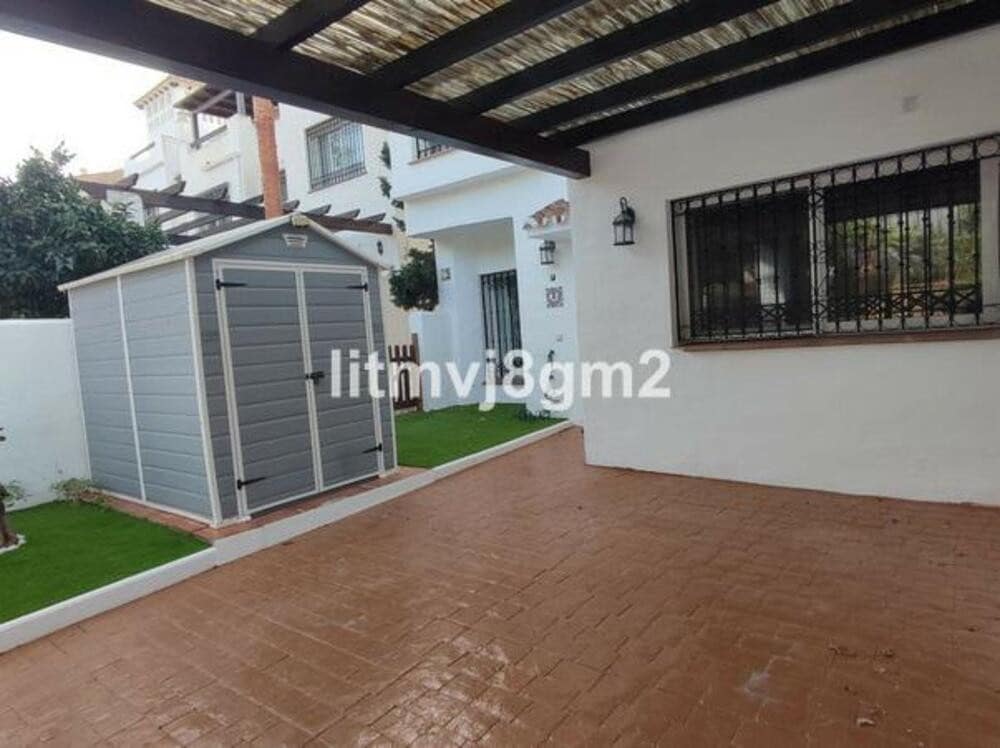 4 bedroom Townhouse for rent in Marbella with pool garage - € 3,800 (Ref: 9480823)
