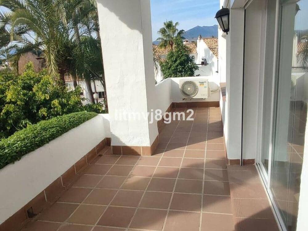 4 bedroom Townhouse for rent in Marbella with pool garage - € 3,800 (Ref: 9480823)