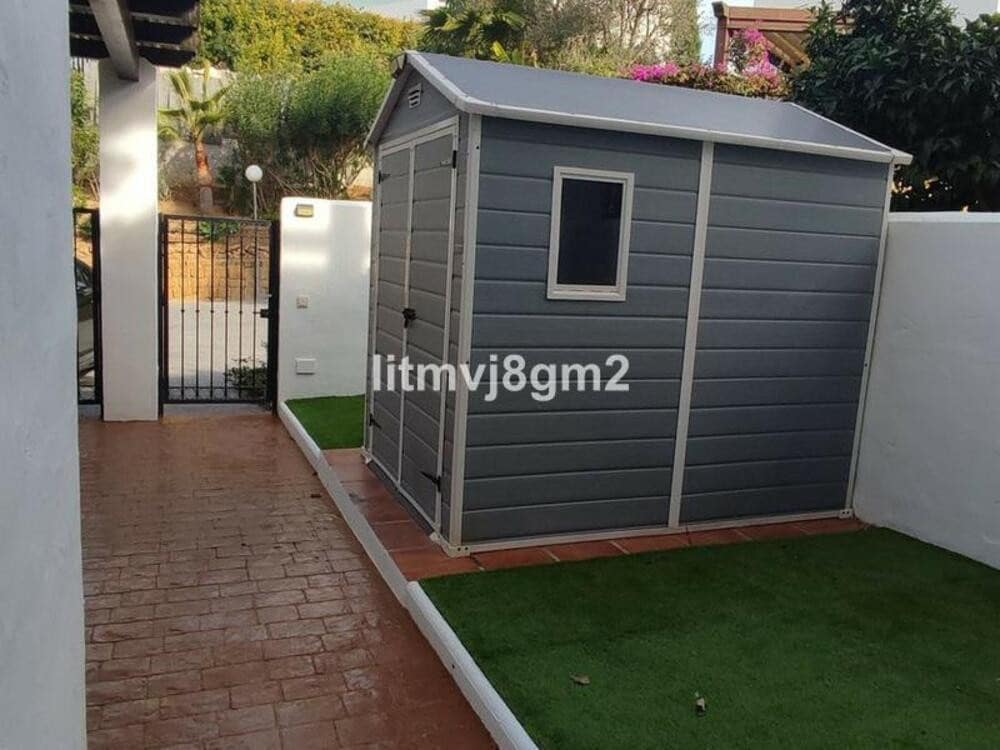 4 bedroom Townhouse for rent in Marbella with pool garage - € 3,800 (Ref: 9480823)