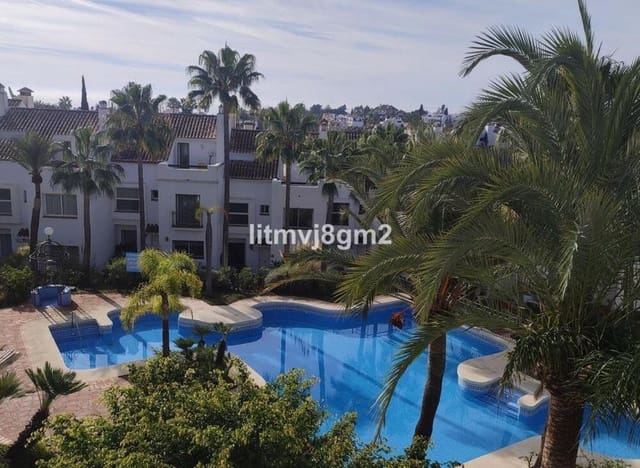 Casa de 4 habitaciones en Lomas De Marbella, Marbella en alquiler con piscina garaje - 3.800 € (Ref: 9480823)