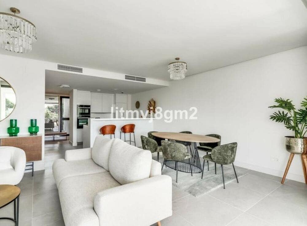 3 bedroom Beach Apartment for rent in Marbella with pool - € 5,700 (Ref: 9480825)