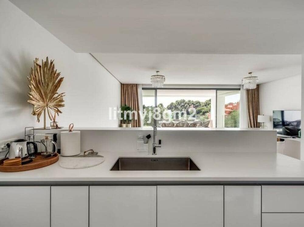 3 bedroom Beach Apartment for rent in Marbella with pool - € 5,700 (Ref: 9480825)