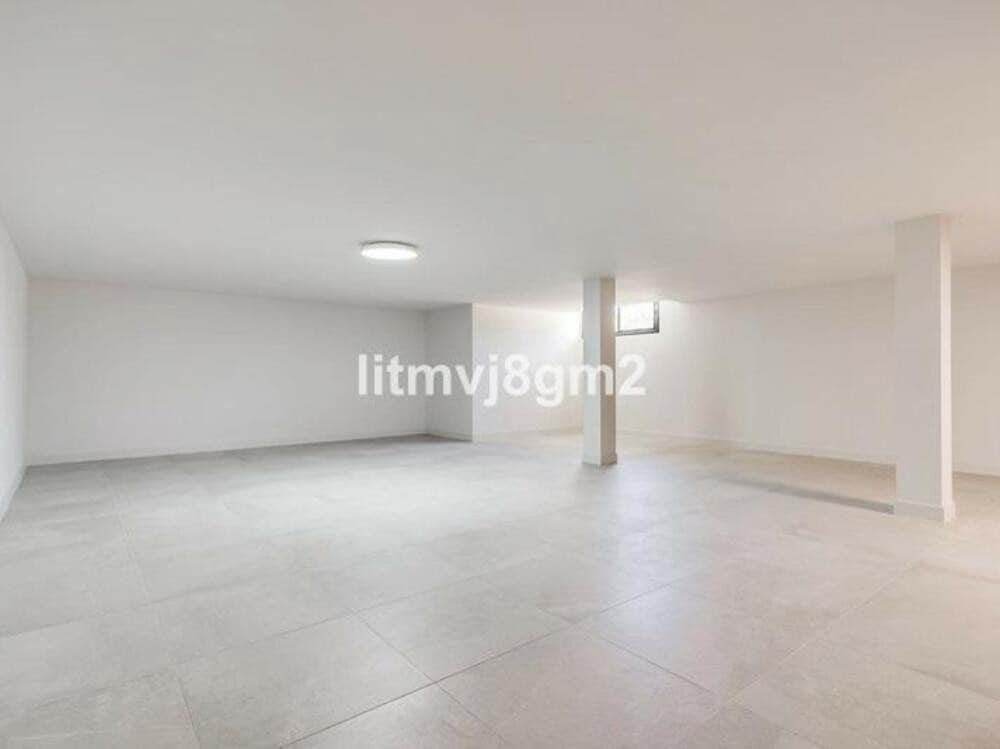 3 bedroom Beach Apartment for rent in Marbella with pool - € 5,700 (Ref: 9480825)