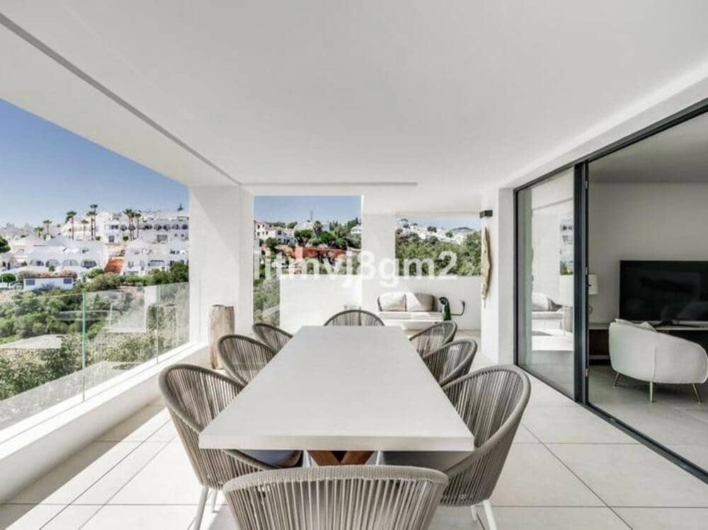 3 bedroom Beach Apartment for rent in Marbella with pool - € 5,700 (Ref: 9480825)