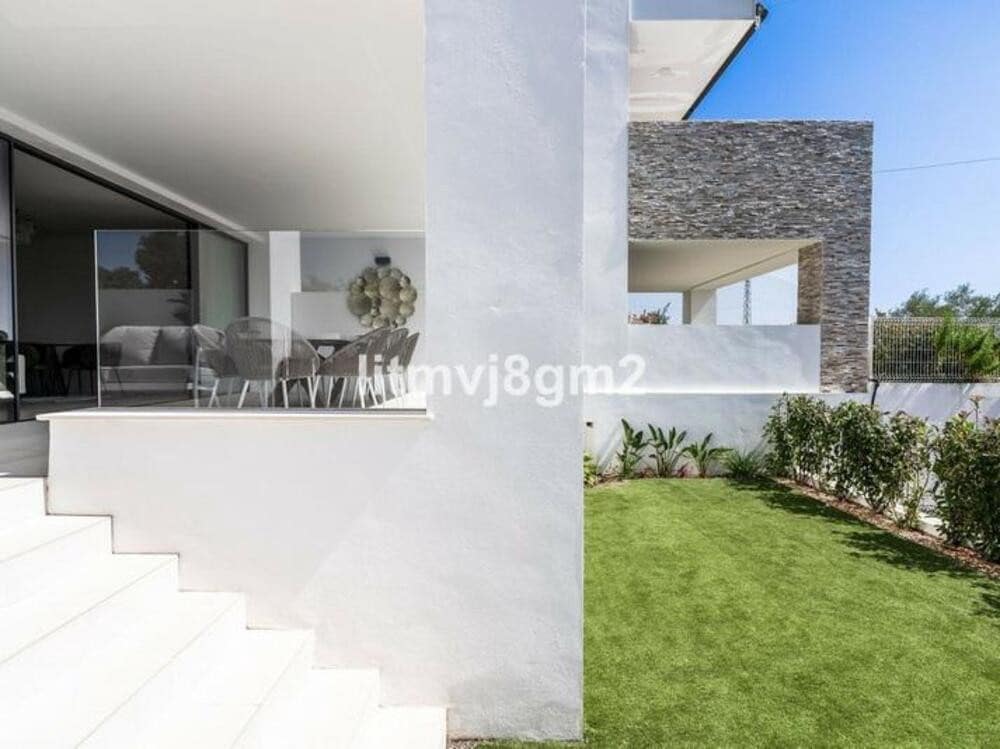 3 bedroom Beach Apartment for rent in Marbella with pool - € 5,700 (Ref: 9480825)