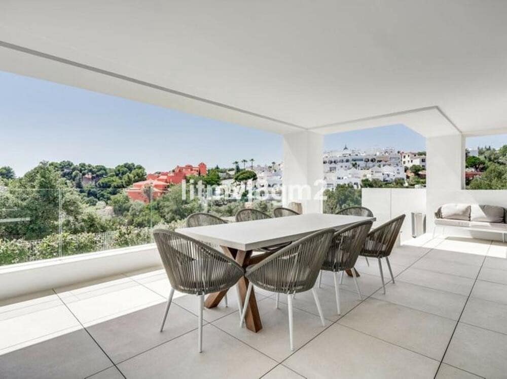 3 bedroom Beach Apartment for rent in Marbella with pool - € 5,700 (Ref: 9480825)