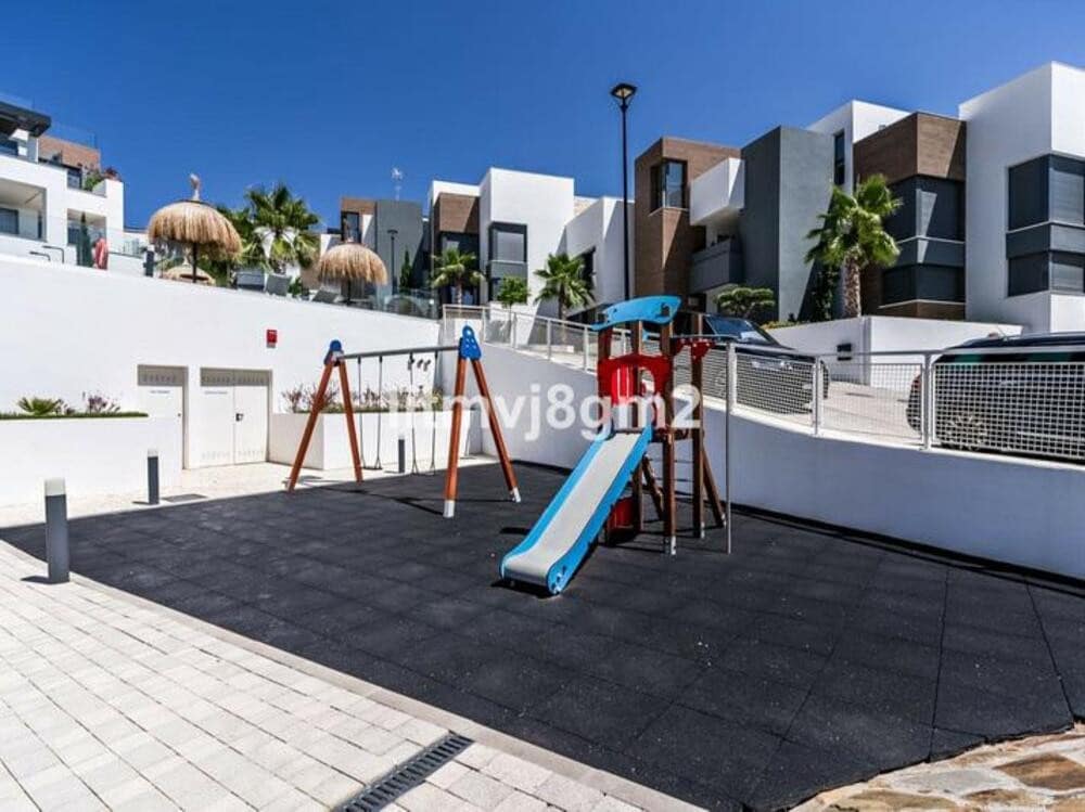 3 bedroom Beach Apartment for rent in Marbella with pool - € 5,700 (Ref: 9480825)