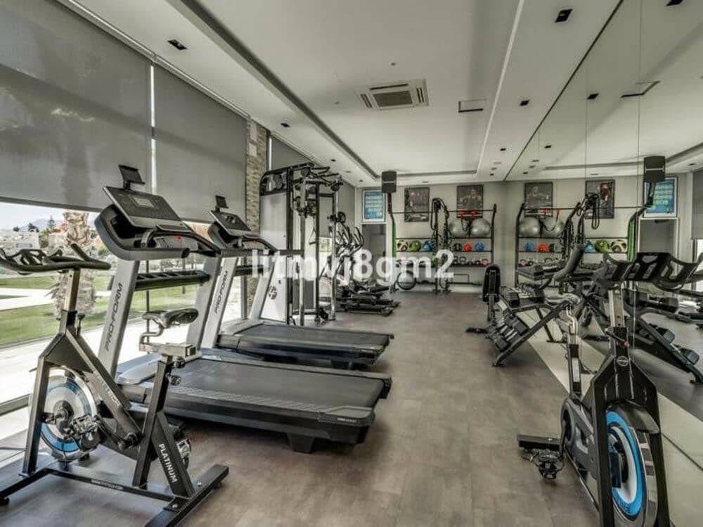 3 bedroom Beach Apartment for rent in Marbella with pool - € 5,700 (Ref: 9480825)