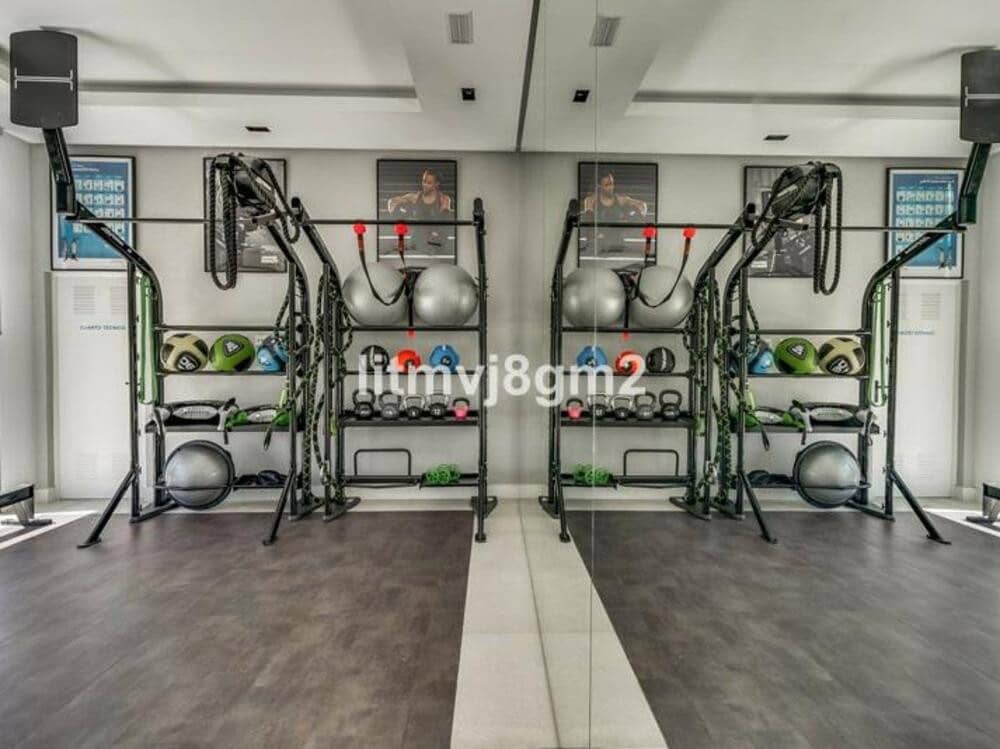 3 bedroom Beach Apartment for rent in Marbella with pool - € 5,700 (Ref: 9480825)